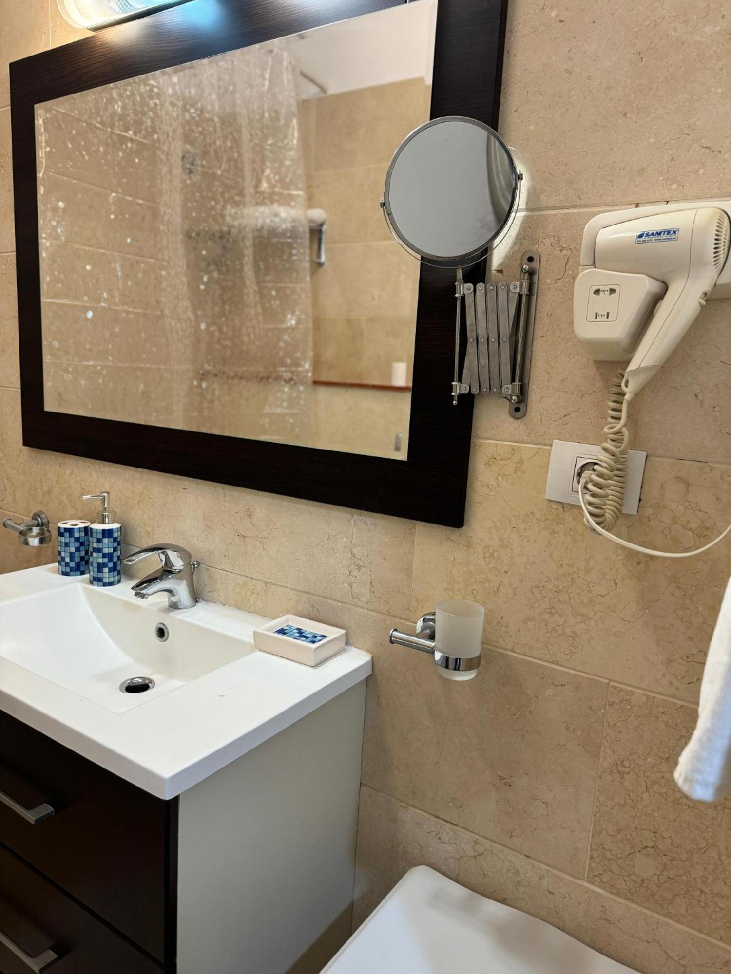 Phoenicia Suites Baneasa Bucarest Extérieur photo